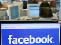Facebook больше других охотится за кадрами