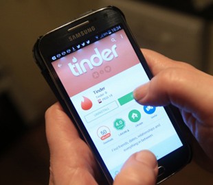 Хакеры могут шпионить за пользователями через приложение Tinder
