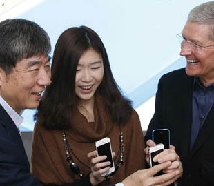 Сенатор США: Apple слишком влюблена в Китай